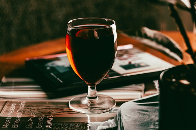 Vinsmagning hjemmefra – sådan gør du med online-vin